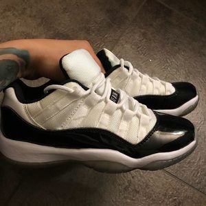 Jordan 11’s size 7